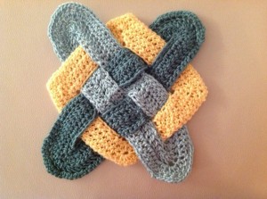 I crocheted this "fisherman's knot" with bamboo fibers.
